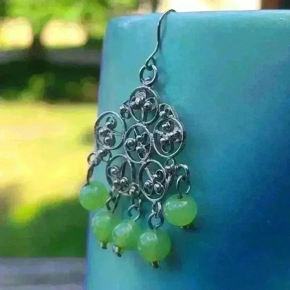 Vintage silver tone green gemstone beads earrings - Picture 10 of 16